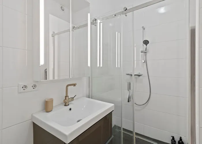 Apartment Danube-side With Metro Access *