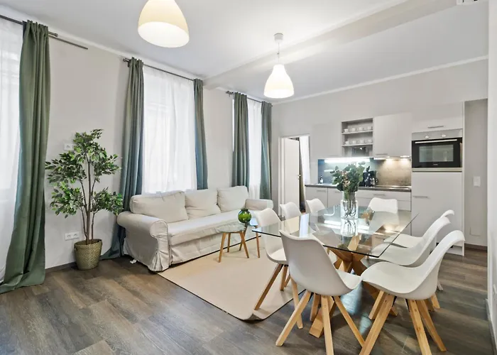Danube-side With Metro Access Apartment *